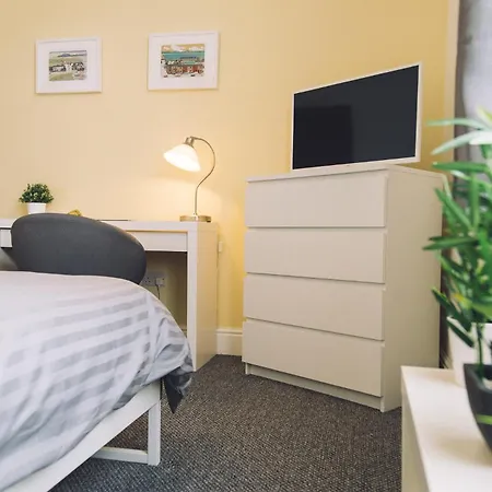 Sandys Contractor Rooms, Your Away From 招待所