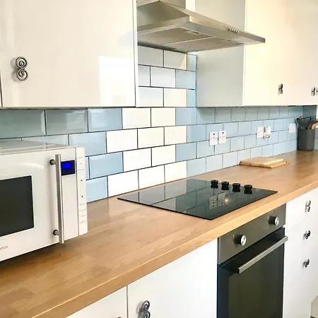 Sandys Contractor Rooms, Your Away From Pensionat Roose (Cumbria)