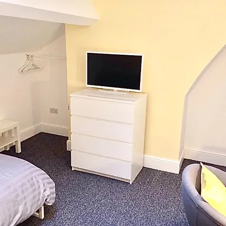 Sandys Contractor Rooms, Your Away From Konukevi *