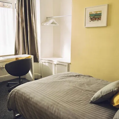 Sandys Contractor Rooms, Your Away From * Roose (Cumbria)