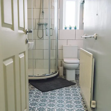 Konukevi Sandys Contractor Rooms, Your Away From Roose (Cumbria)