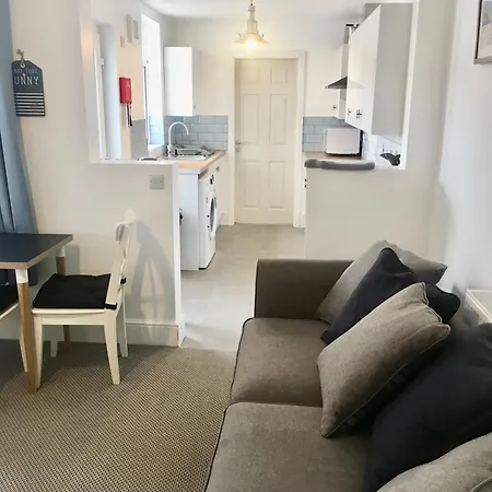 Sandys Contractor Rooms, Your Away From